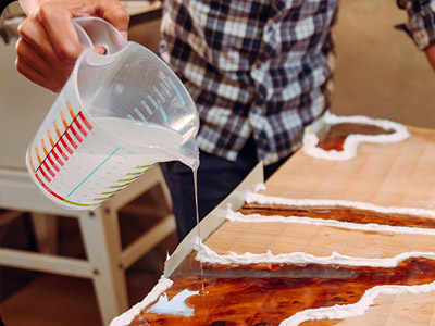 Curado de sistemas de resina epoxi a temperatura ambiente